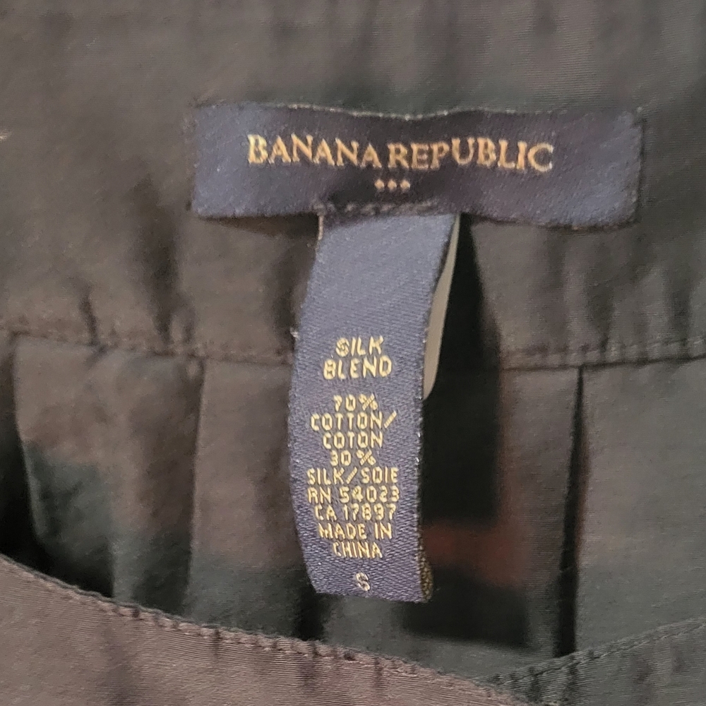●Banana Republic Dark Blouse with Button Detail - Picture 2 of 3